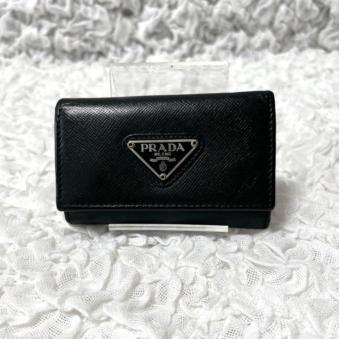 PRADA ブラック サフィアーノレザー キーケース　三角　トライアングル　6連