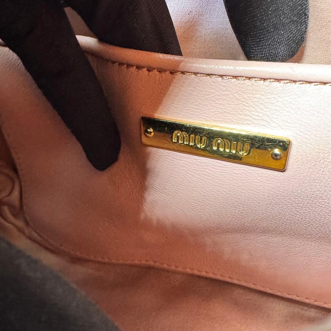 miu miu ミュウミュウ　マテラッセ　レザー　ショルダーバッグ　ブラック　黒