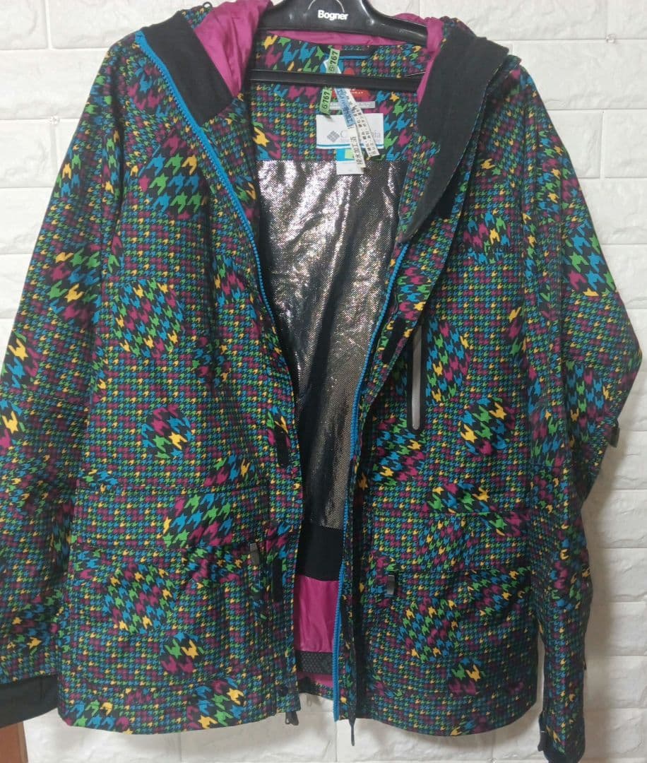 Columbia オムニテックスノーボードウェア カラフル幾何学模様　サイズM