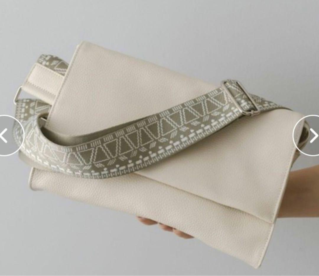 未使用　ear PAPILLONNER 柄テープボディバッグ　ウエストポーチ