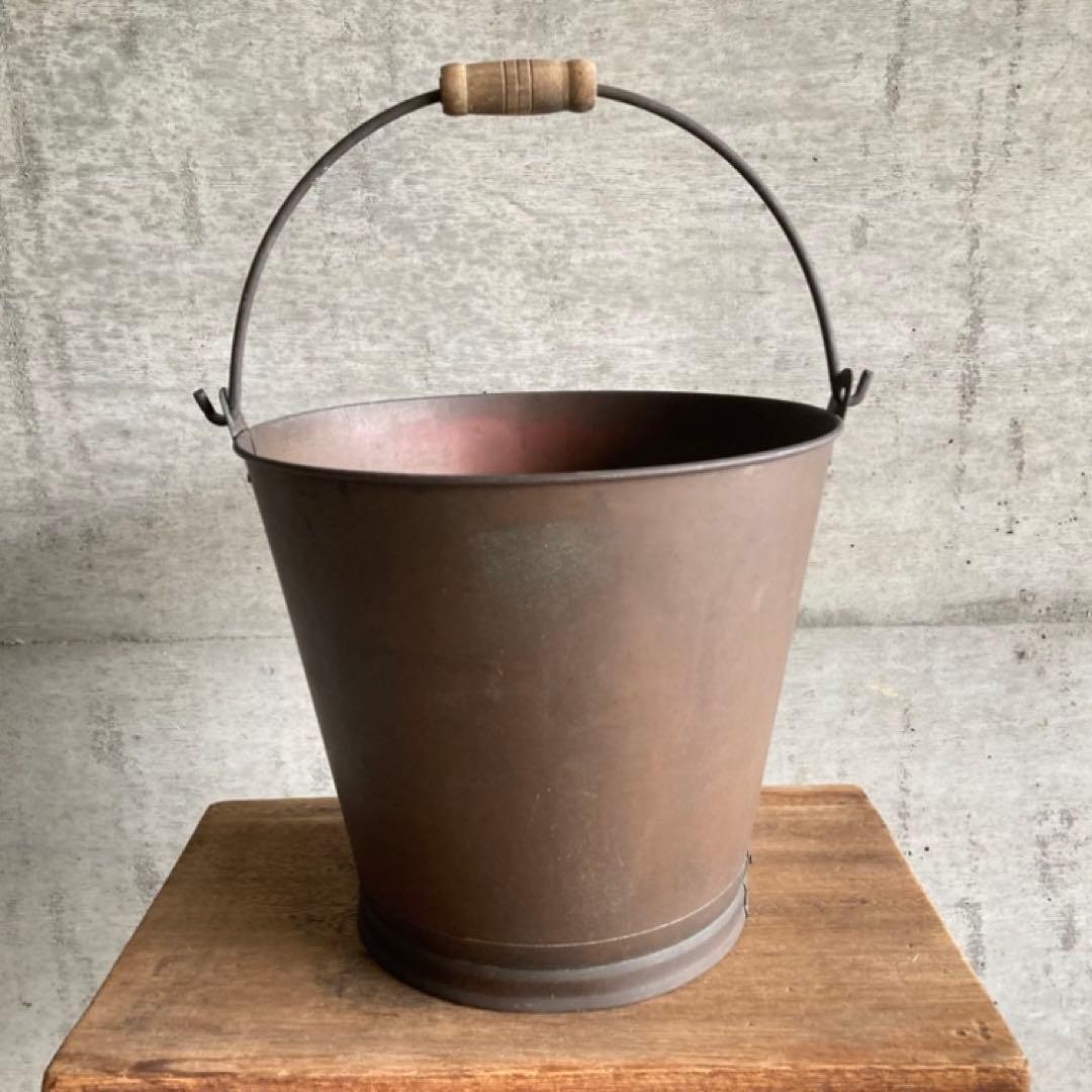 古い味のある銅製のバケツ 桶 花器 置物 オブジェ レトロ ヴィンテージ