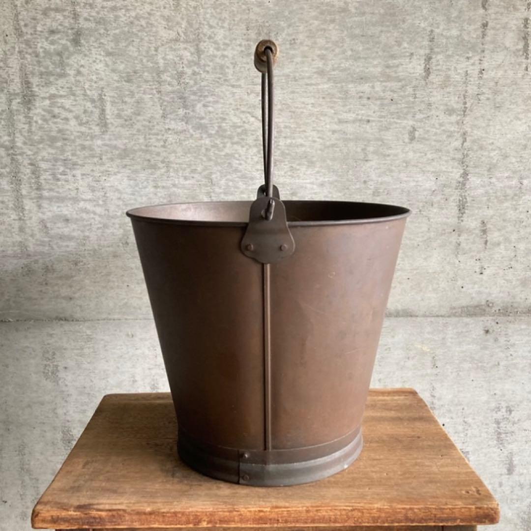 古い味のある銅製のバケツ 桶 花器 置物 オブジェ レトロ ヴィンテージ