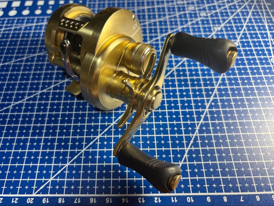 CALCUTTA CONQUEST ゴールド ベイトリール