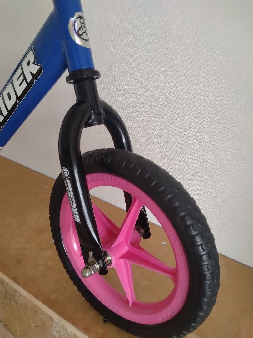 【室内保管】ストライダー スポーツ12インチ　ブルー×ピンク/STRIDER