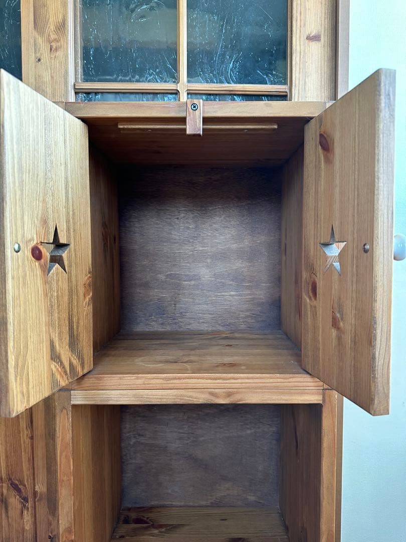 値下げ⭐︎木製ラック 星型カット扉付き