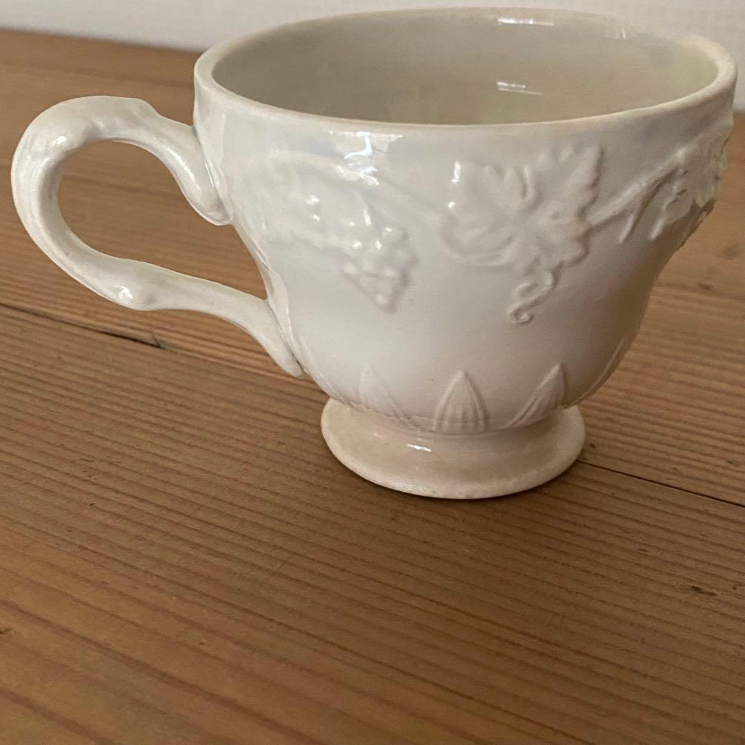 Creil et Montereau ぶどうレリーフのカップ＆ソーサー