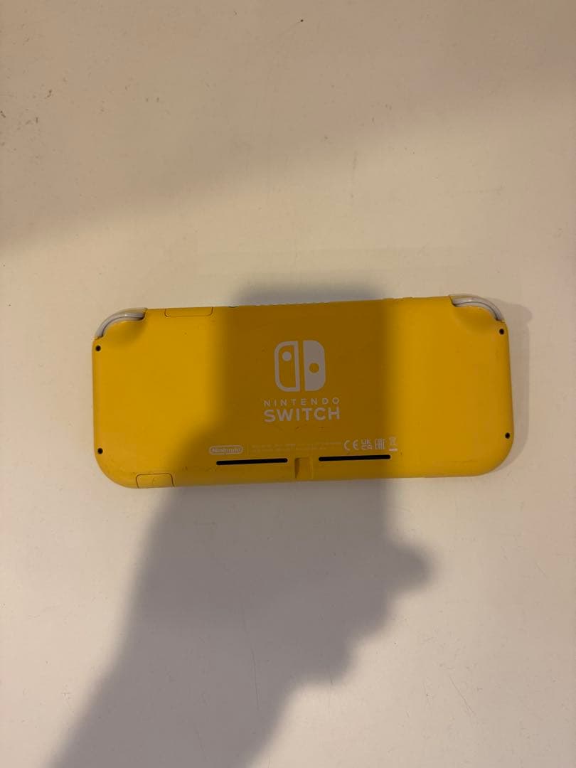 任天堂Switchライト黄色