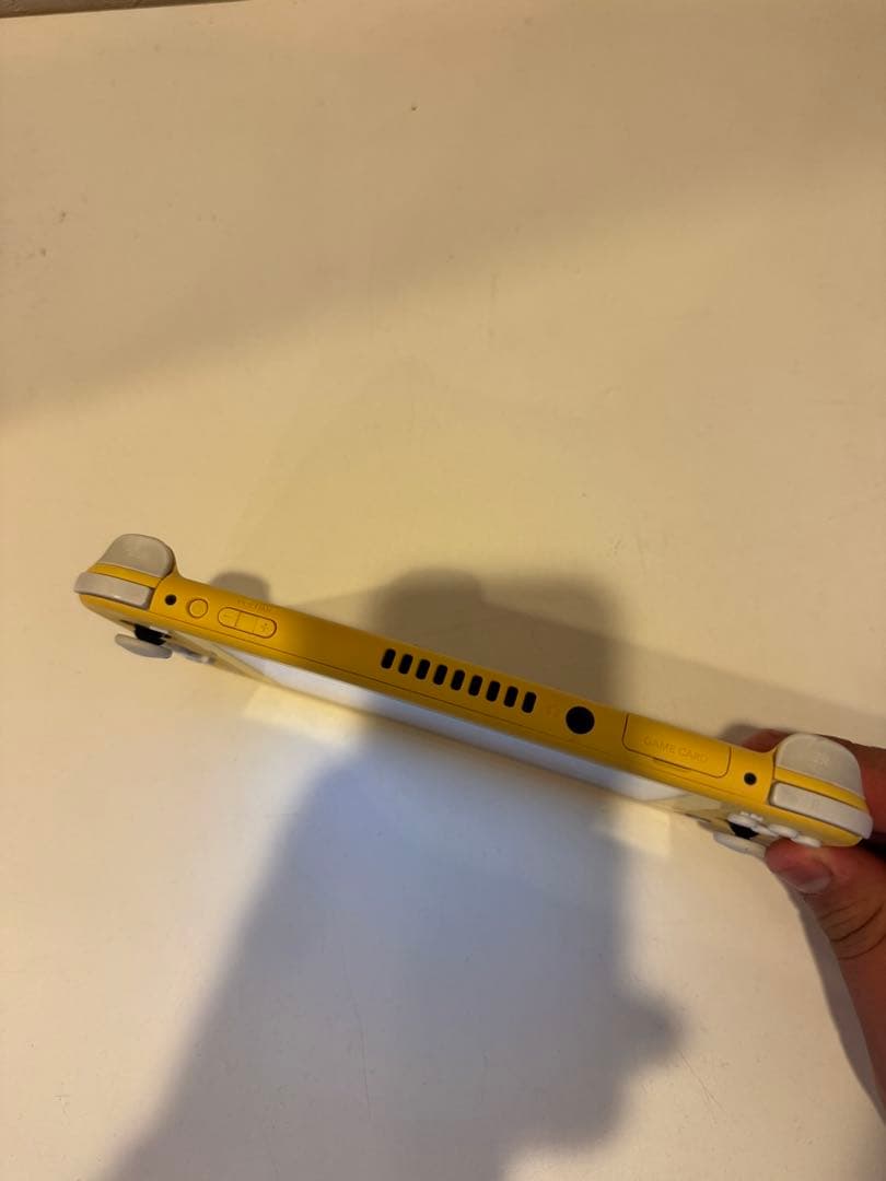 任天堂Switchライト黄色