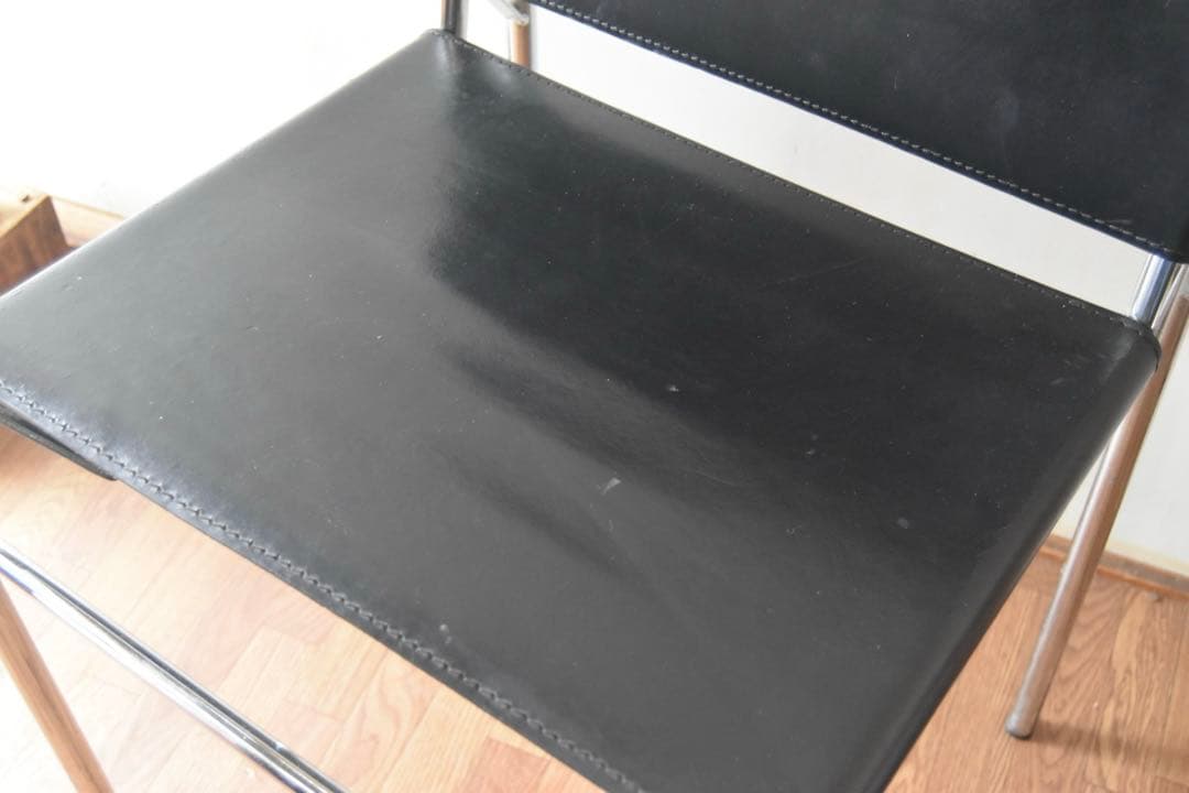 Chez Eileen Gray ROQUEBRUNE chair ①