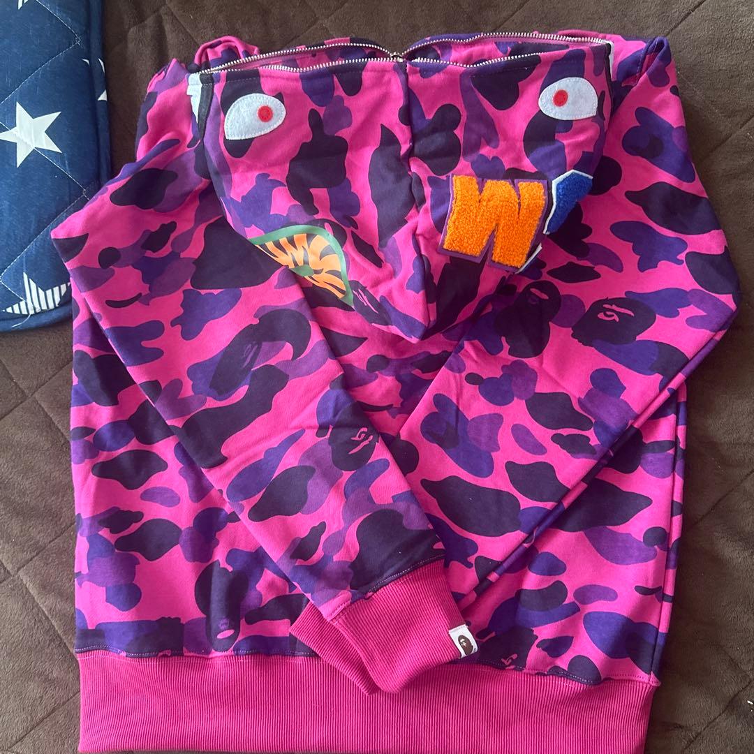 bapeエイプシャークパーカーsサイズ