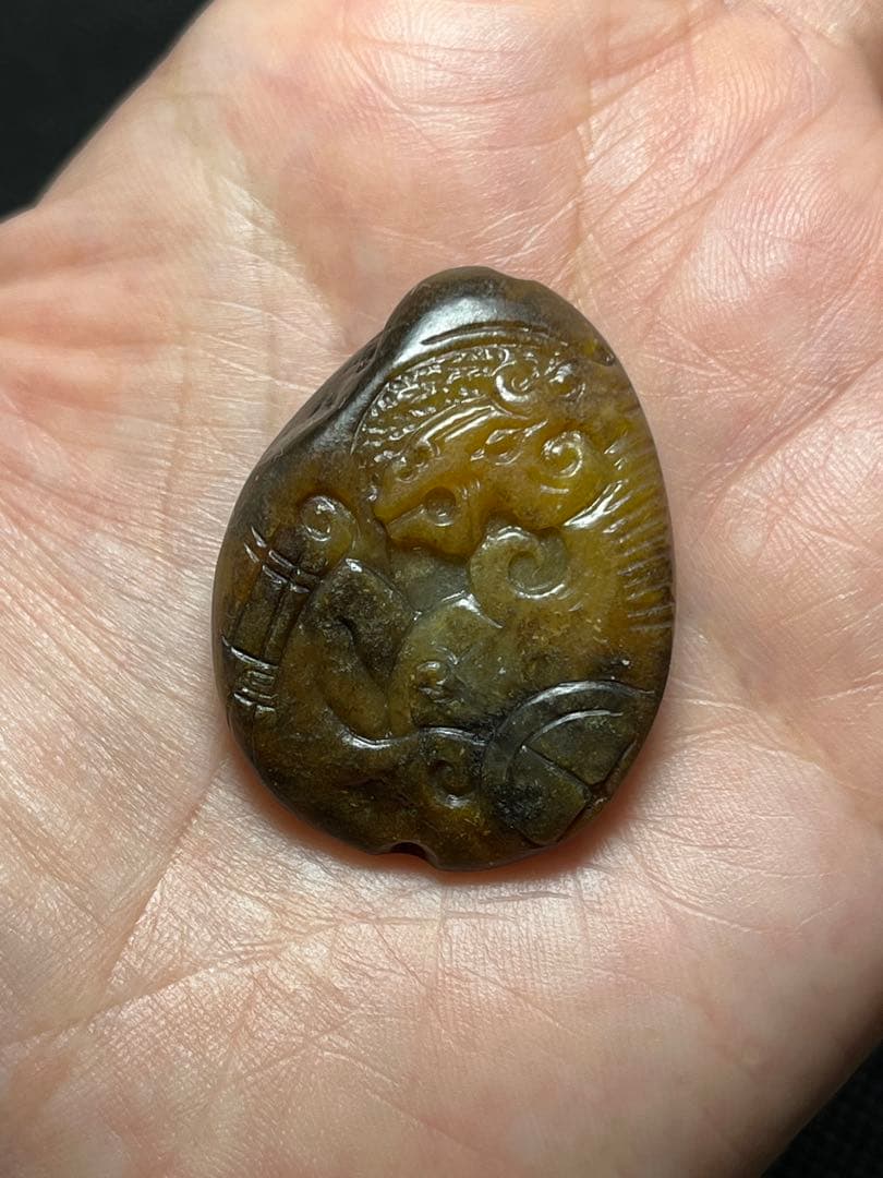 本物！貴重な手彫り和田玉ペンダント☆籽料証明書つき - メルカリ