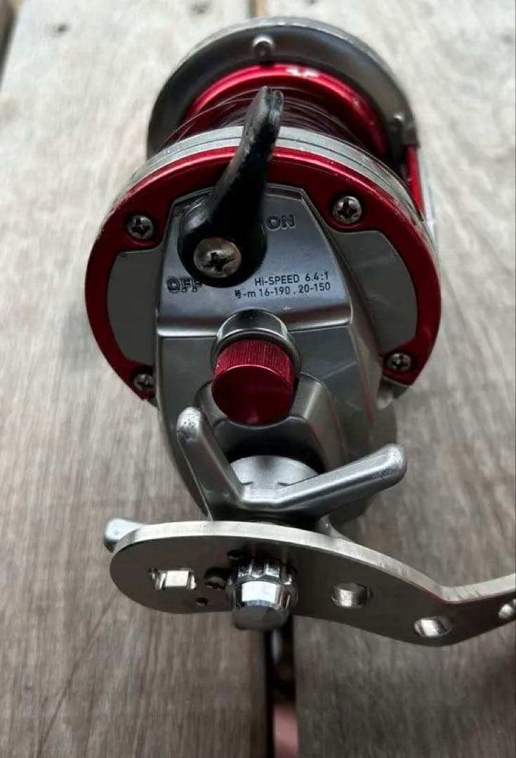 SEALINE 石鯛 40H ベイトリール シルバー/レッド - メルカリ