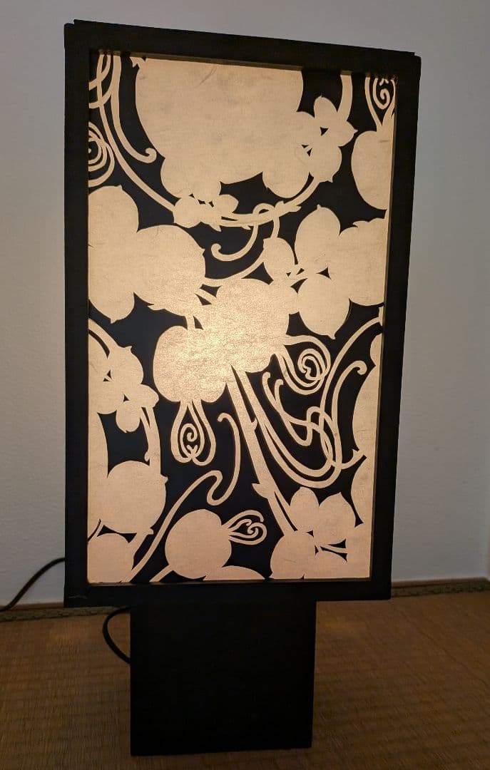 花柄透かしデザイン　間接照明 テーブルランプ