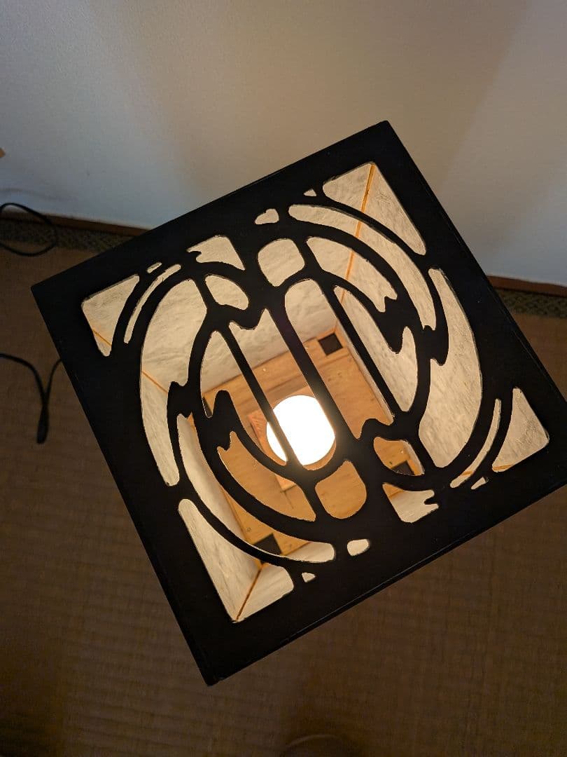 花柄透かしデザイン　間接照明 テーブルランプ