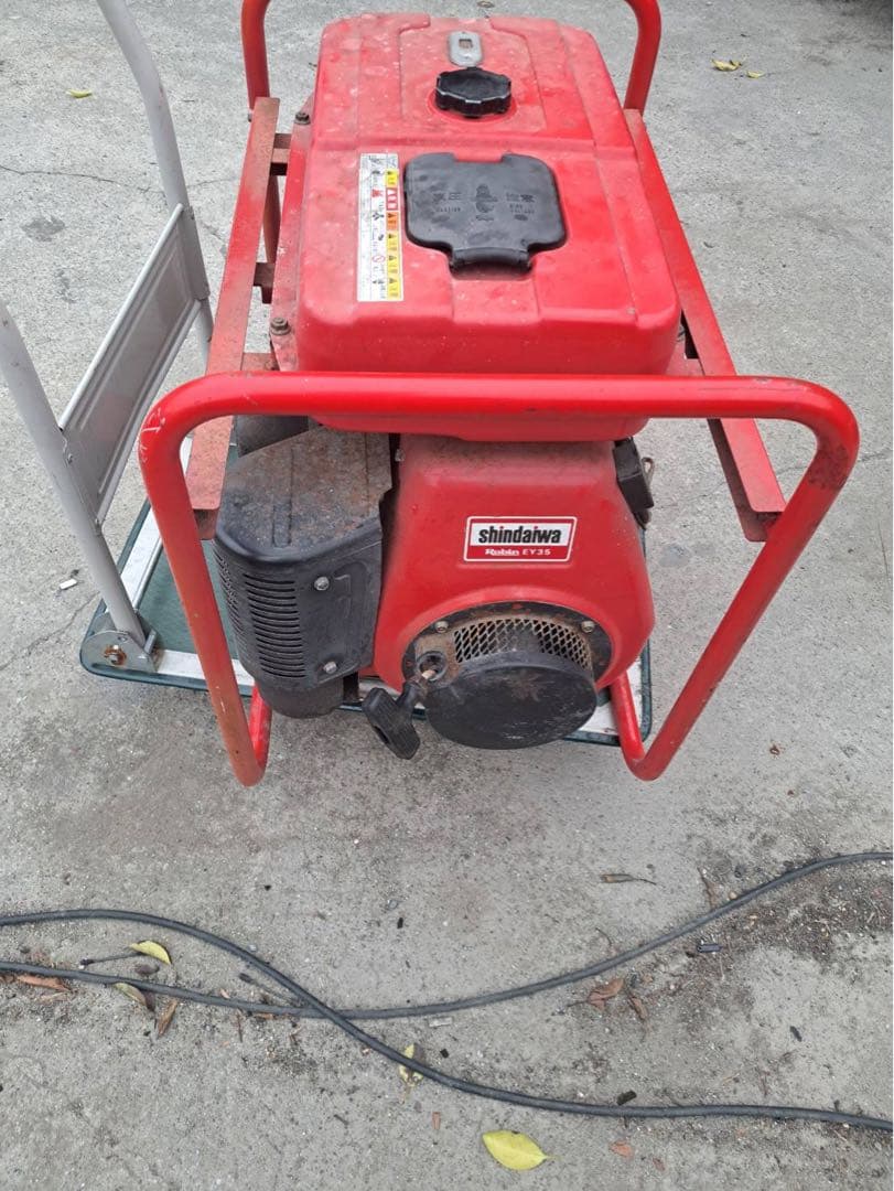 ‼️専用‼️発電機　shindaiwa EG41T 赤