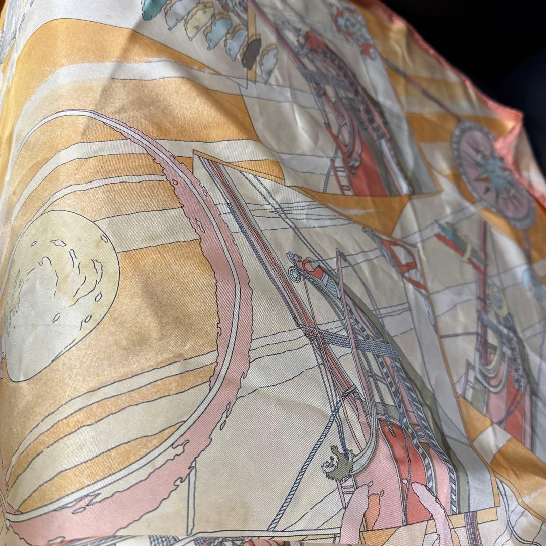 ケ*ン様 HERMESの大盤スカーフ/シルク素材