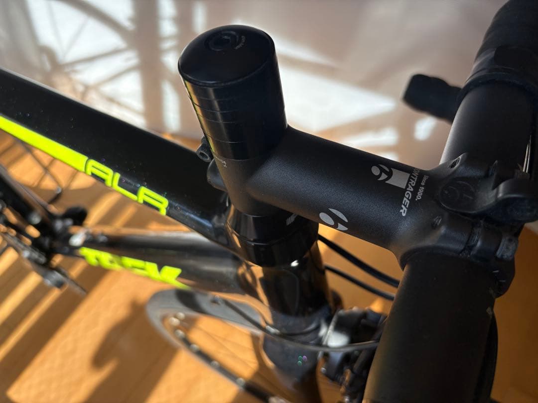 TREK EMONDA ALR5 105仕様　【お値下げ、配送　応相談】