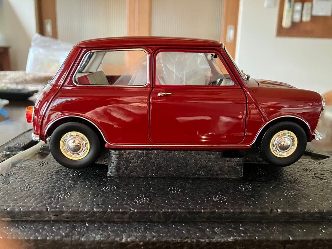京商1/18 モーリス ミニ Mk.1 1959 (チェリーレッド) 開閉機構付