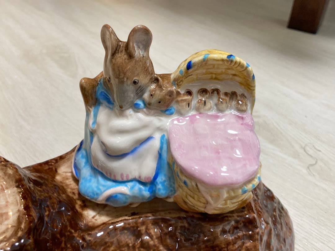 ロイヤルドルトン　ピーターラビット　フィギュリン