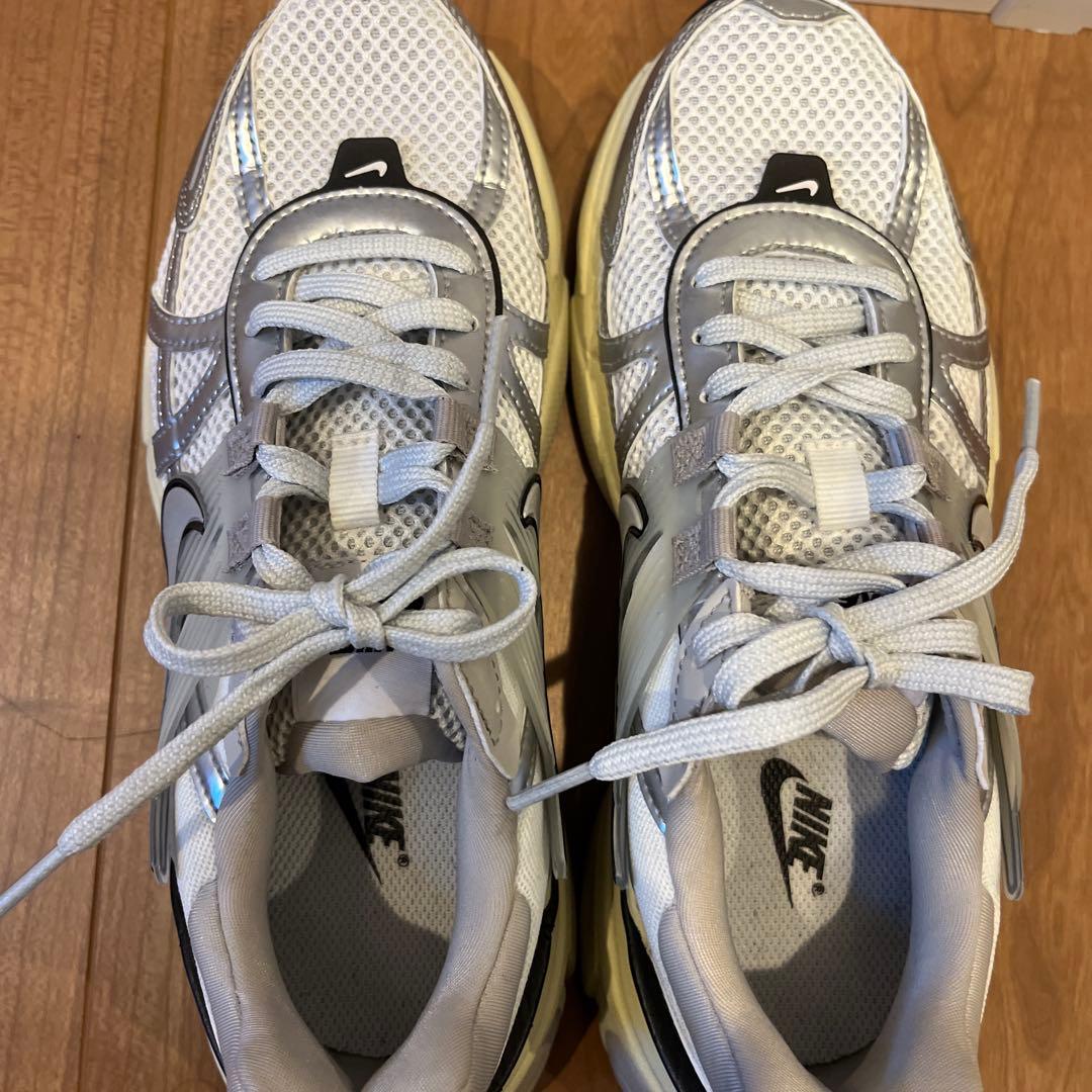 【美品】NIKE W V2K RUN サミットホワイト×シルバー24cm 箱付