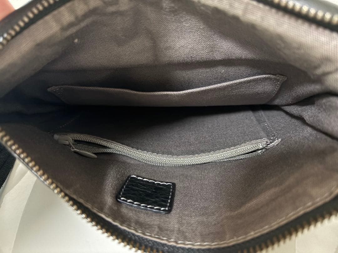 土屋鞄 レザーショルダーバッグ 斜めがけ レザー 黒 ブラック