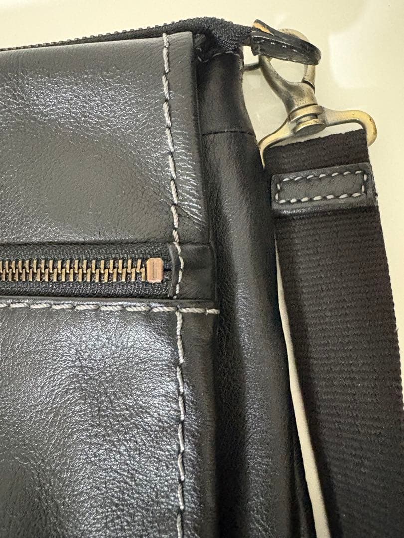 土屋鞄 レザーショルダーバッグ 斜めがけ レザー 黒 ブラック