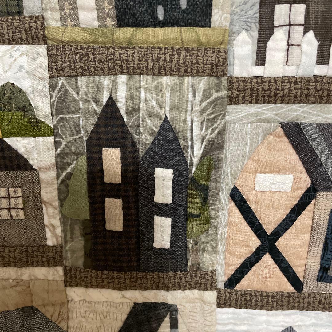 ハンドメイドパッチワークキルトのハウスなのタペストリー