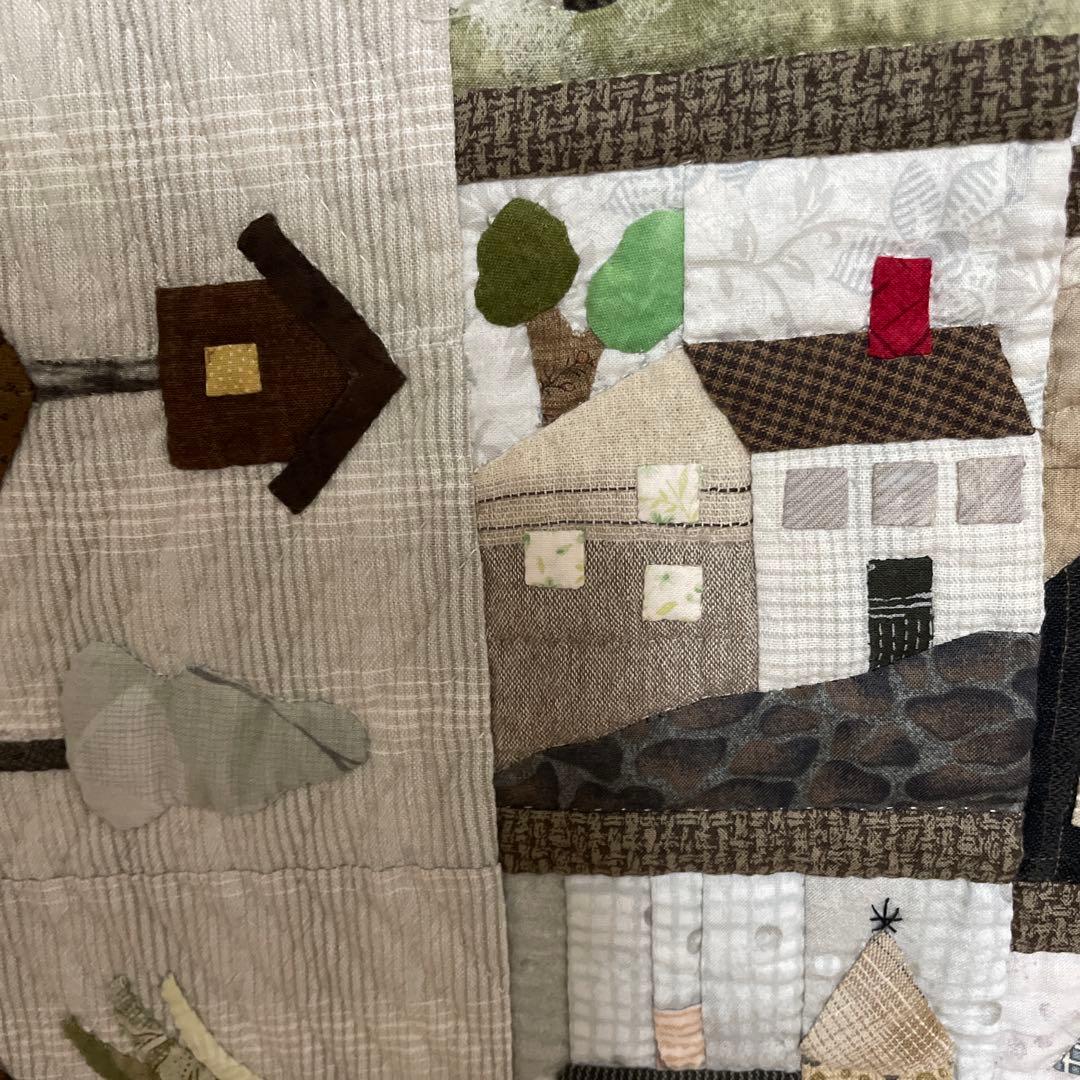 ハンドメイドパッチワークキルトのハウスなのタペストリー