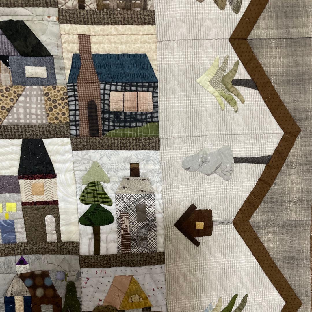 ハンドメイドパッチワークキルトのハウスなのタペストリー