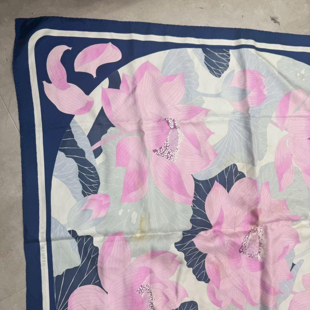 HERMÈS カレ90 ロータス 蓮の花 シルク スカーフ シミあり 中古品