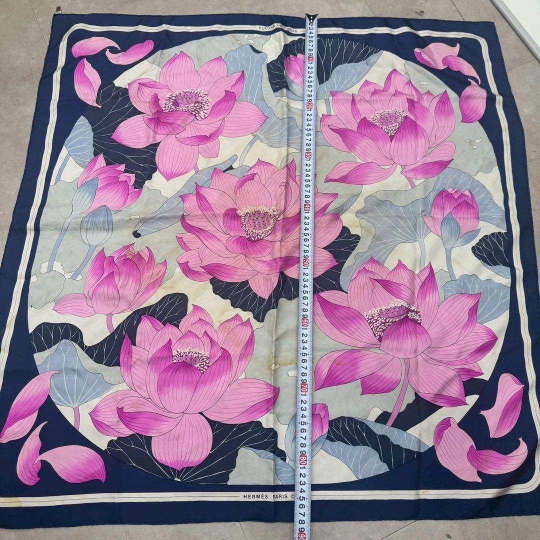 HERMÈS カレ90 ロータス 蓮の花 シルク スカーフ シミあり 中古品