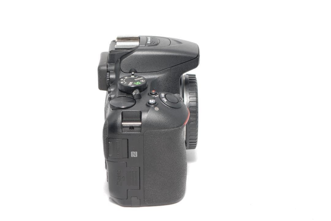 ✨Nikon D5600✨美品✨ショット数2,904✨初心者向け✨一眼レフ✨