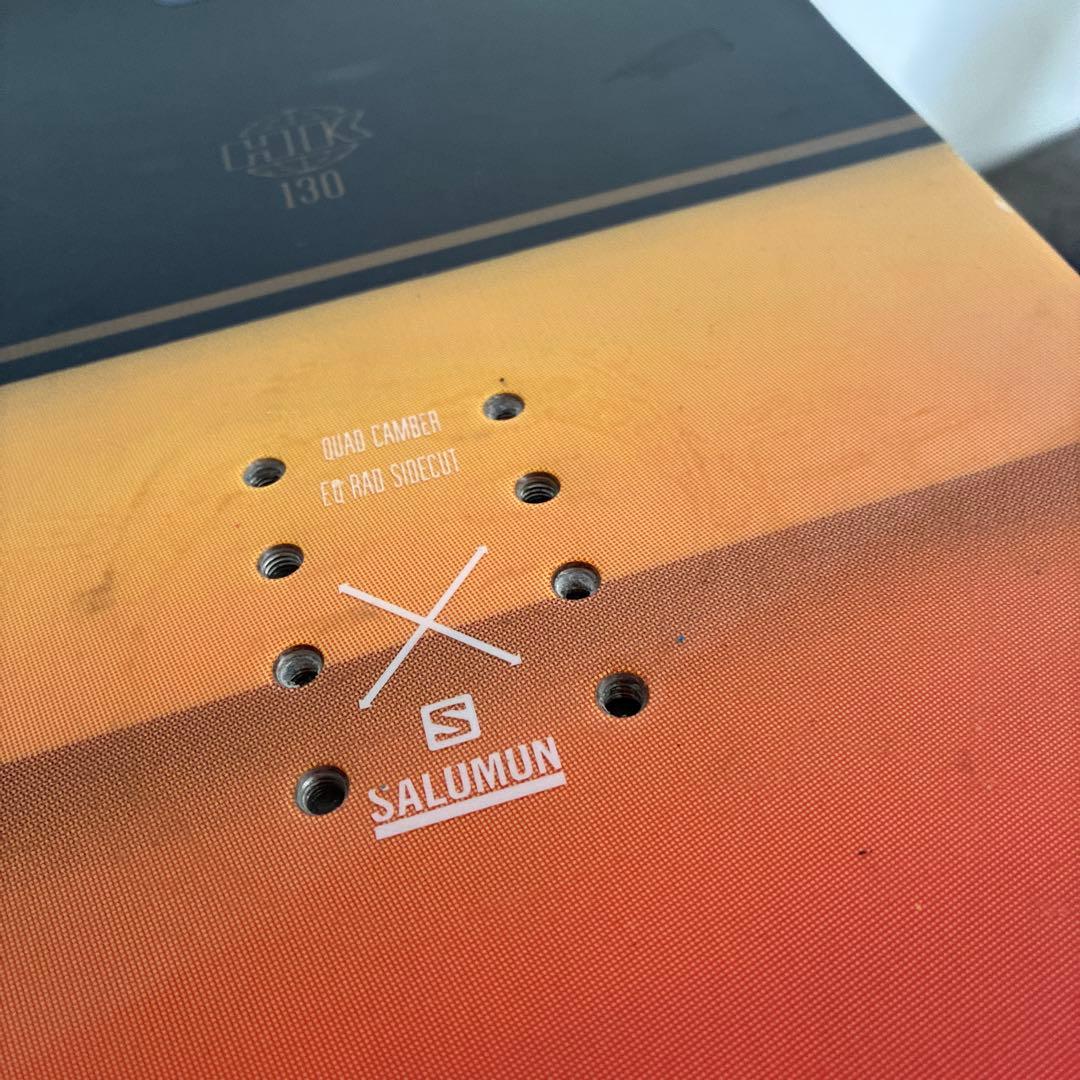 ジュニア用　ハックナイフ　130cm SALOMON スノーボード板　カバー付き