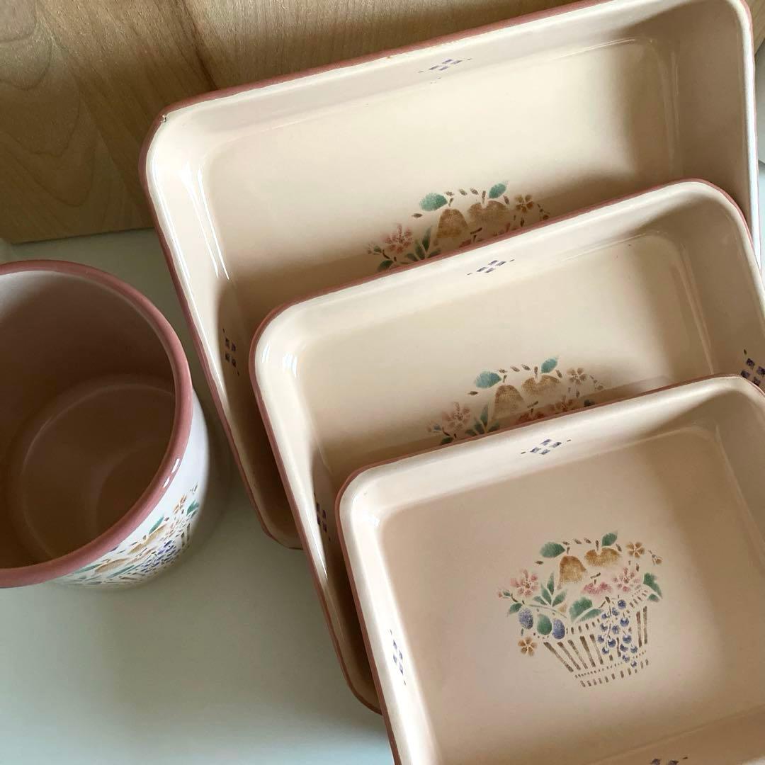 Manyマニープロヴァンスホーローキャニスター+ホーローバット大中小の4点セット