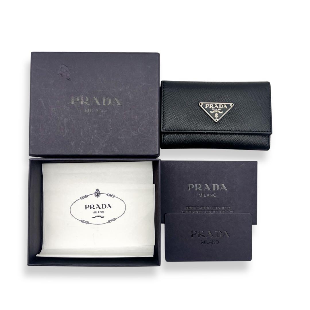 【美品】プラダ　サフィアーノ　三角プレート　キーケース　黒　ブラック　882