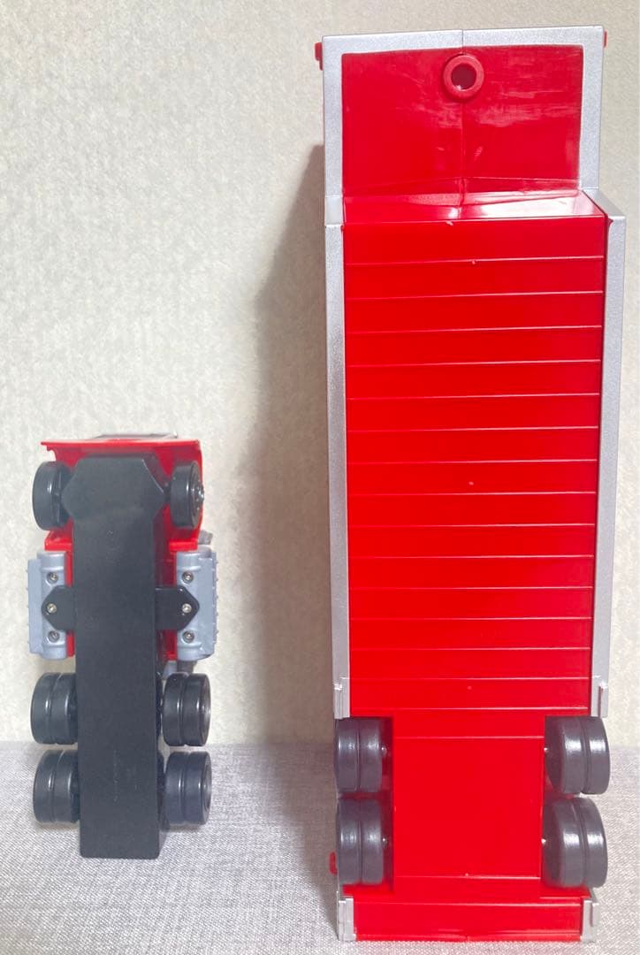 廃盤 カーズ トミカ たくさんのせよう！ 大きなマックトレーラー 24台