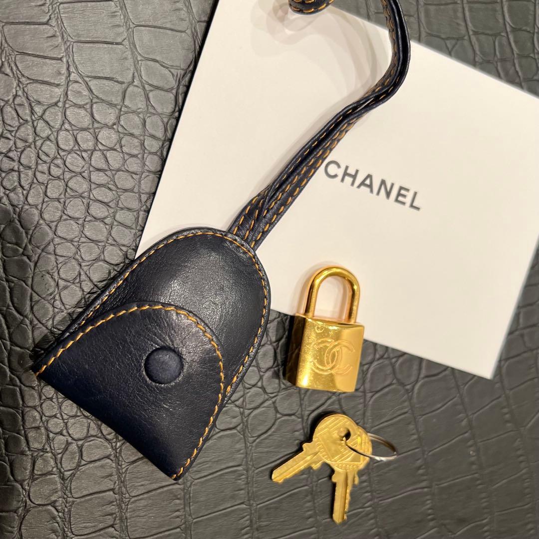 シャネル CHANEL キーベル カデナ パドロック バッグチャーム