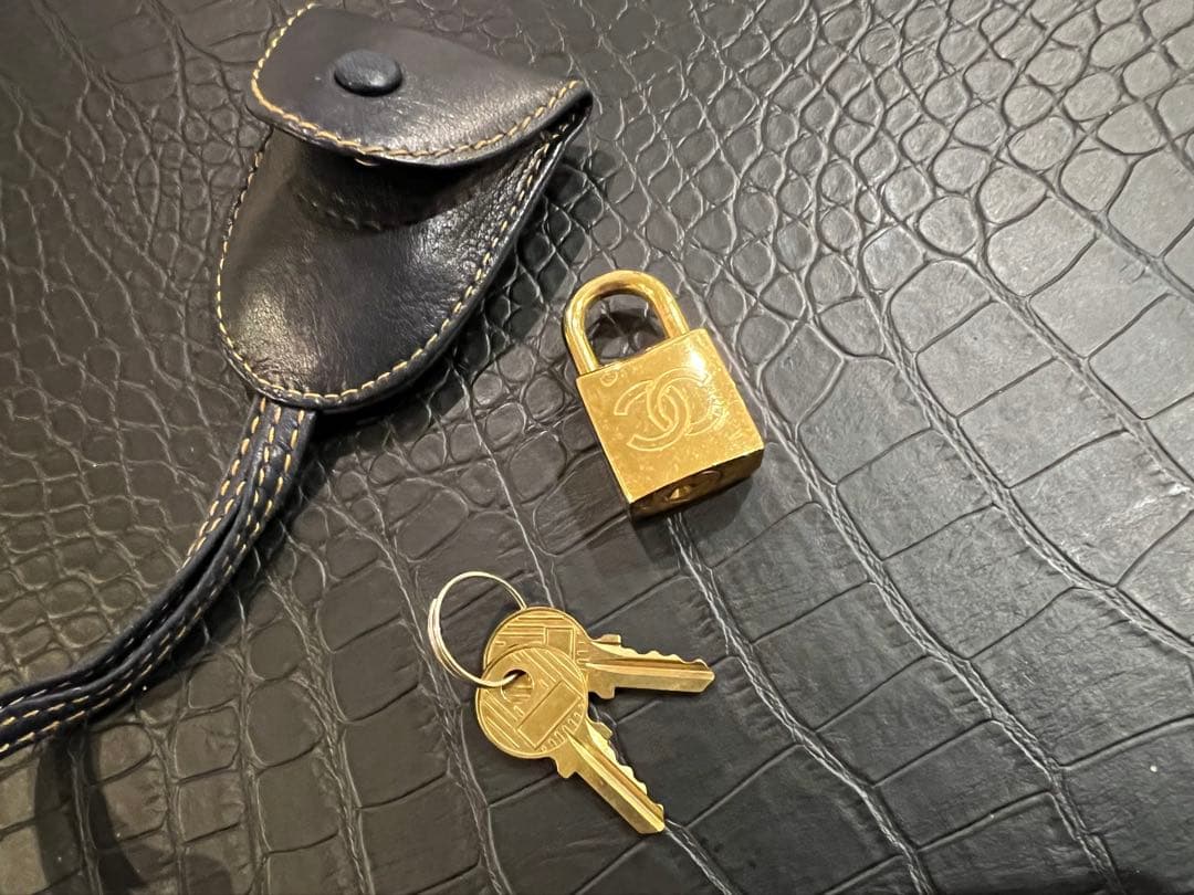 シャネル CHANEL キーベル カデナ パドロック バッグチャーム