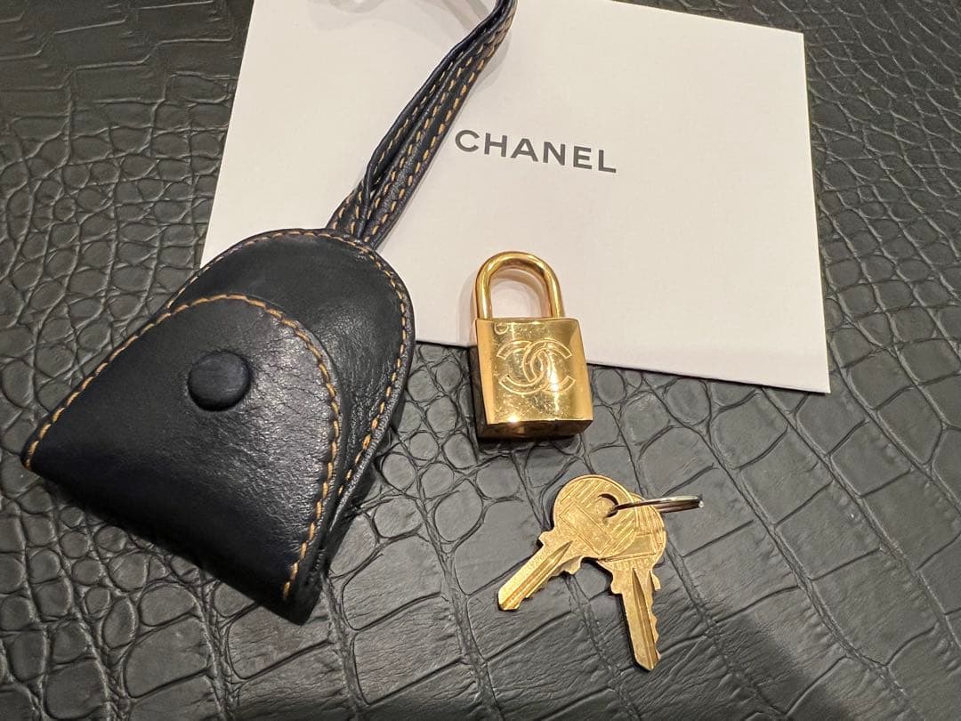 シャネル CHANEL キーベル カデナ パドロック バッグチャーム