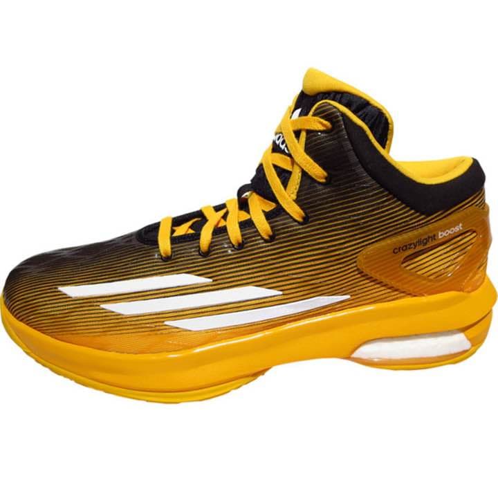 adidas（アディダス）CRAZYLIGHT BOOST