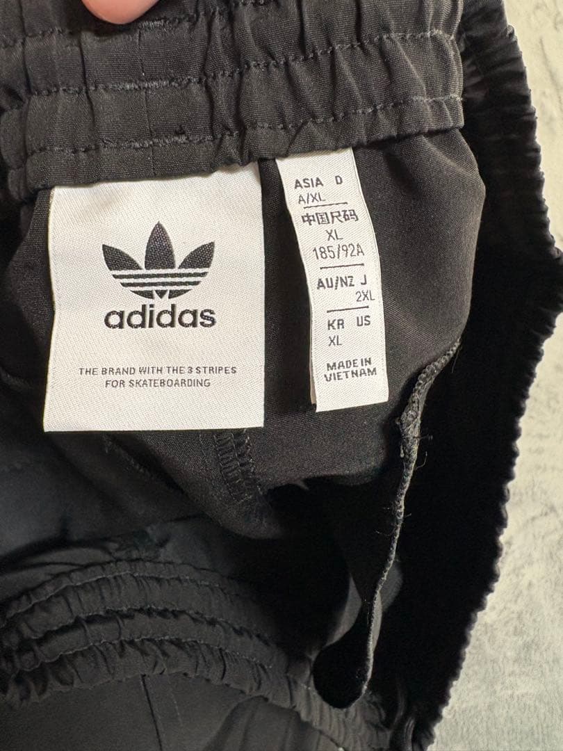 adidas Originals トラックパンツ