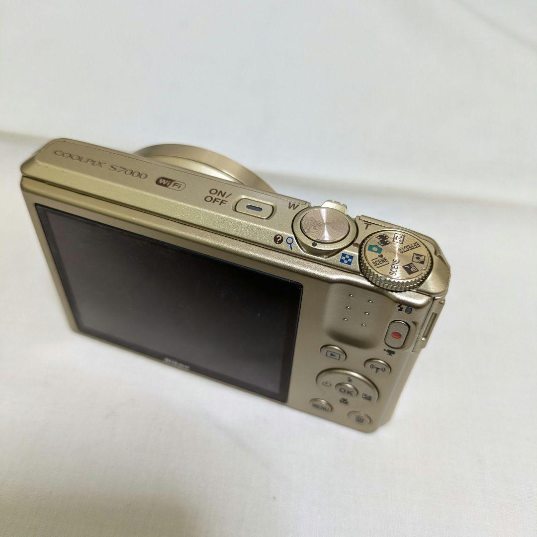 とうこ　本体のみ ニコン COOLPIX S7000　　角傷あり