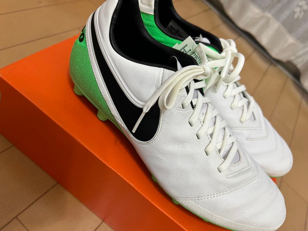 Nike サッカーシューズ ホワイト/ブラック/グリーン