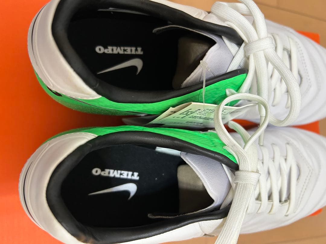 Nike サッカーシューズ ホワイト/ブラック/グリーン