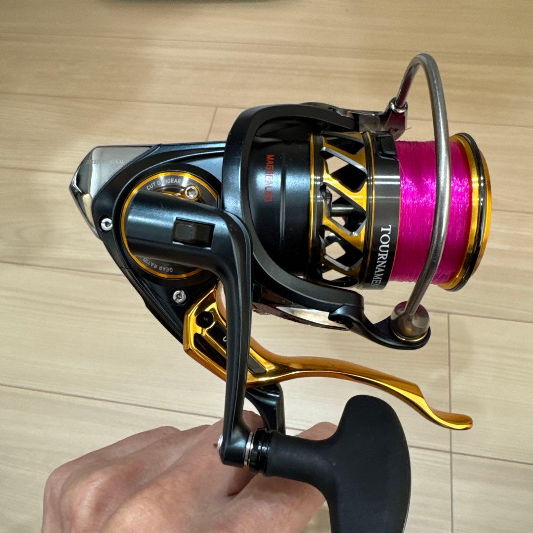 18 TOURNEYMENT 2500SH-LBD スピニングリール