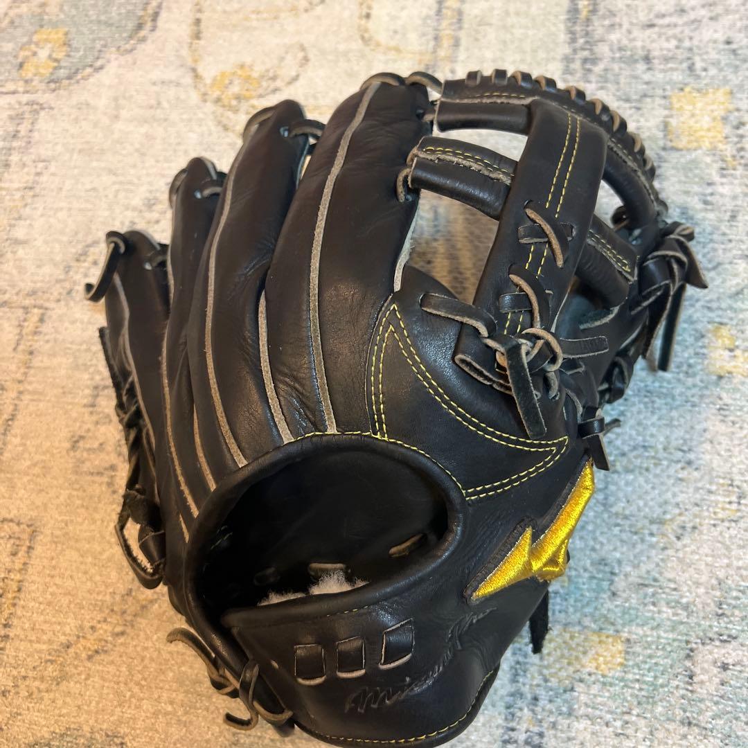 ミズノ 軟式グローブ 黒 ゴールド刺繍