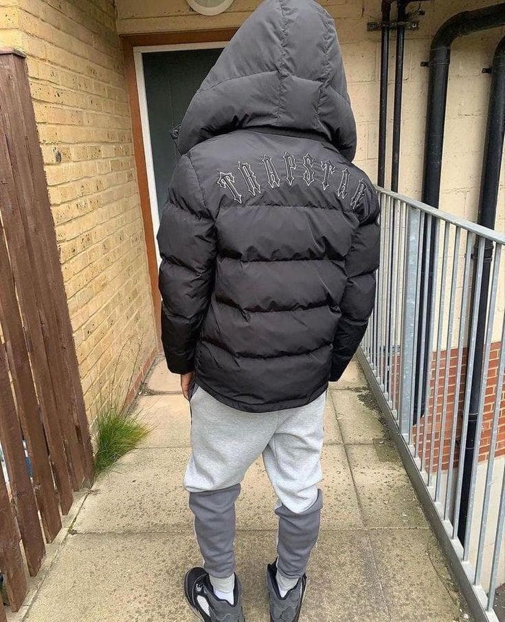 TRAPSTAR ダウンジャケット ブラック M - メルカリ