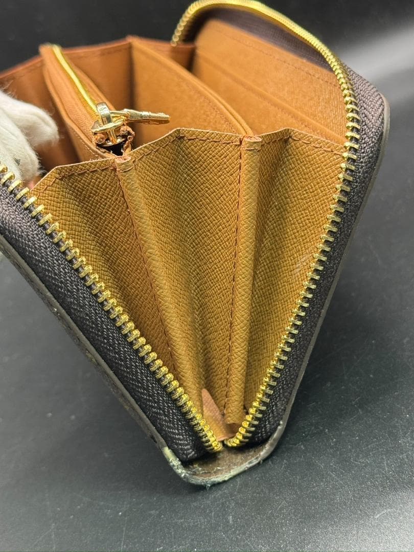 ルイヴィトン　モノグラム　ジッピーウォレット　長財布　財布