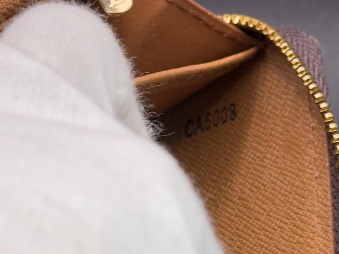 ルイヴィトン　モノグラム　ジッピーウォレット　長財布　財布