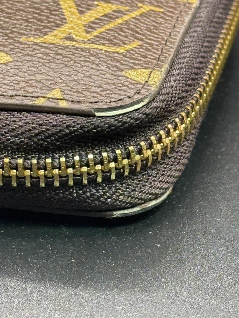 ルイヴィトン　モノグラム　ジッピーウォレット　長財布　財布
